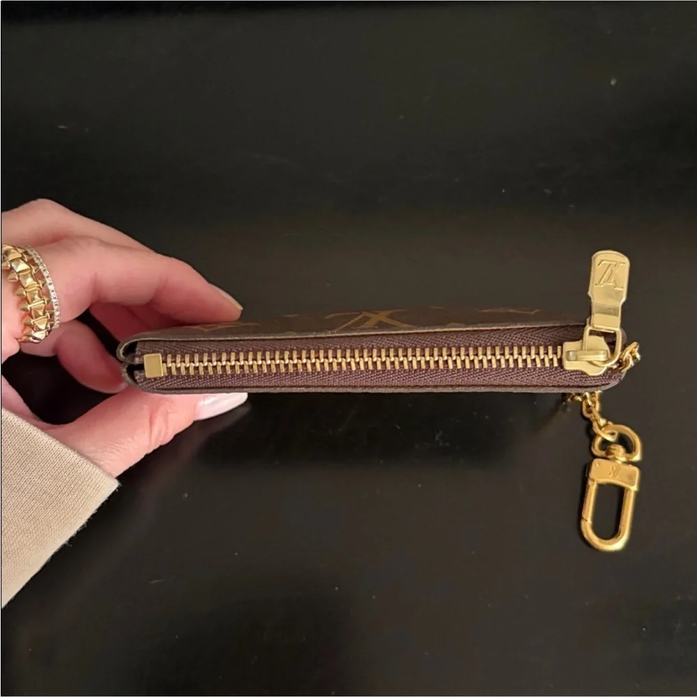 Louis Vuitton Monogram Canvas Key Pouch - Picture 2 of 12